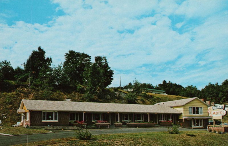 Holiday Motel - Vintage Postcard (newer photo)